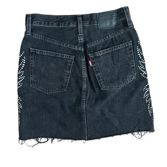 Levi’s Premium Black Studded Denim Skirt 25 - Picture 2 of 3